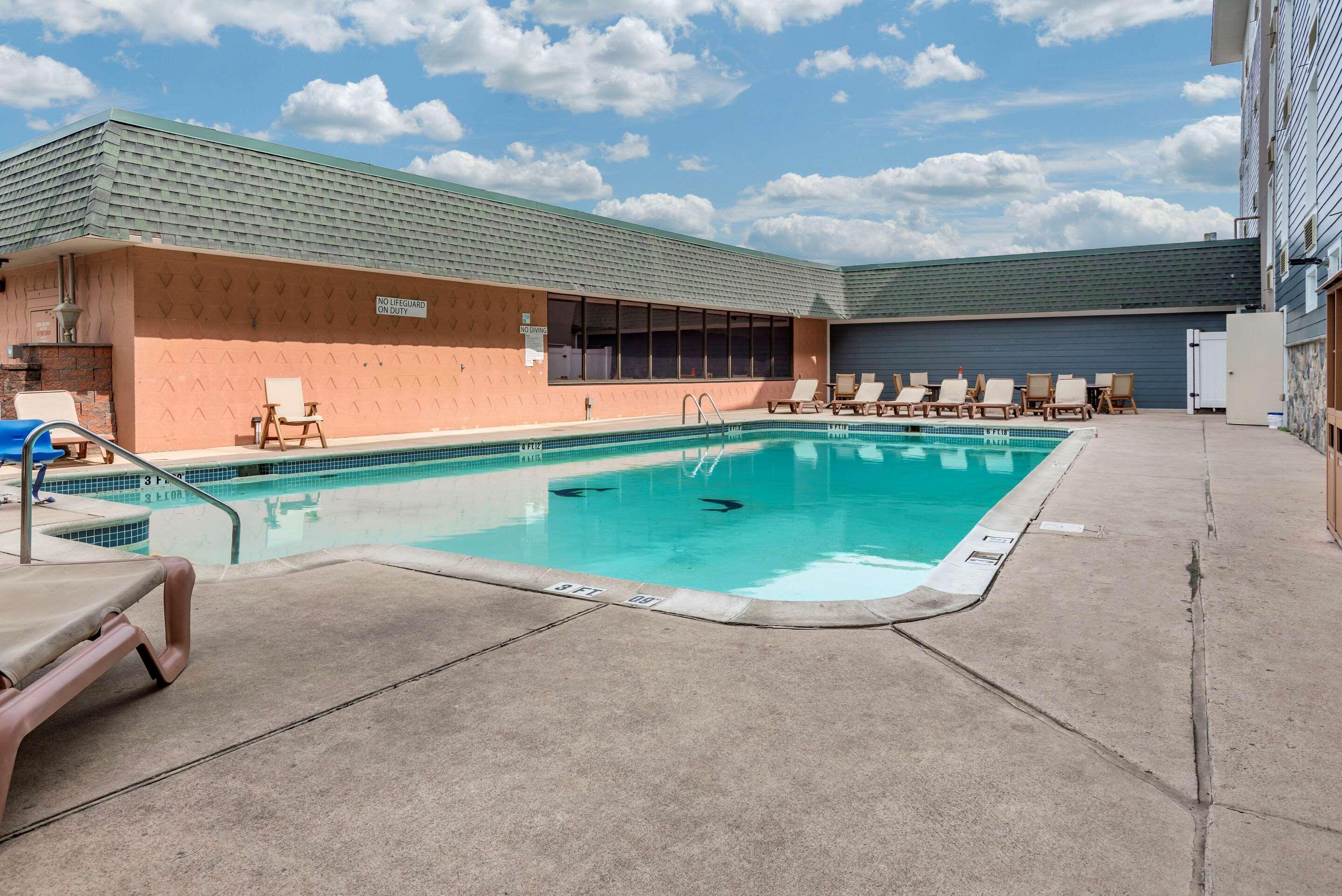 Comfort Inn & Suites Glen Mills - West Chester Exterior foto