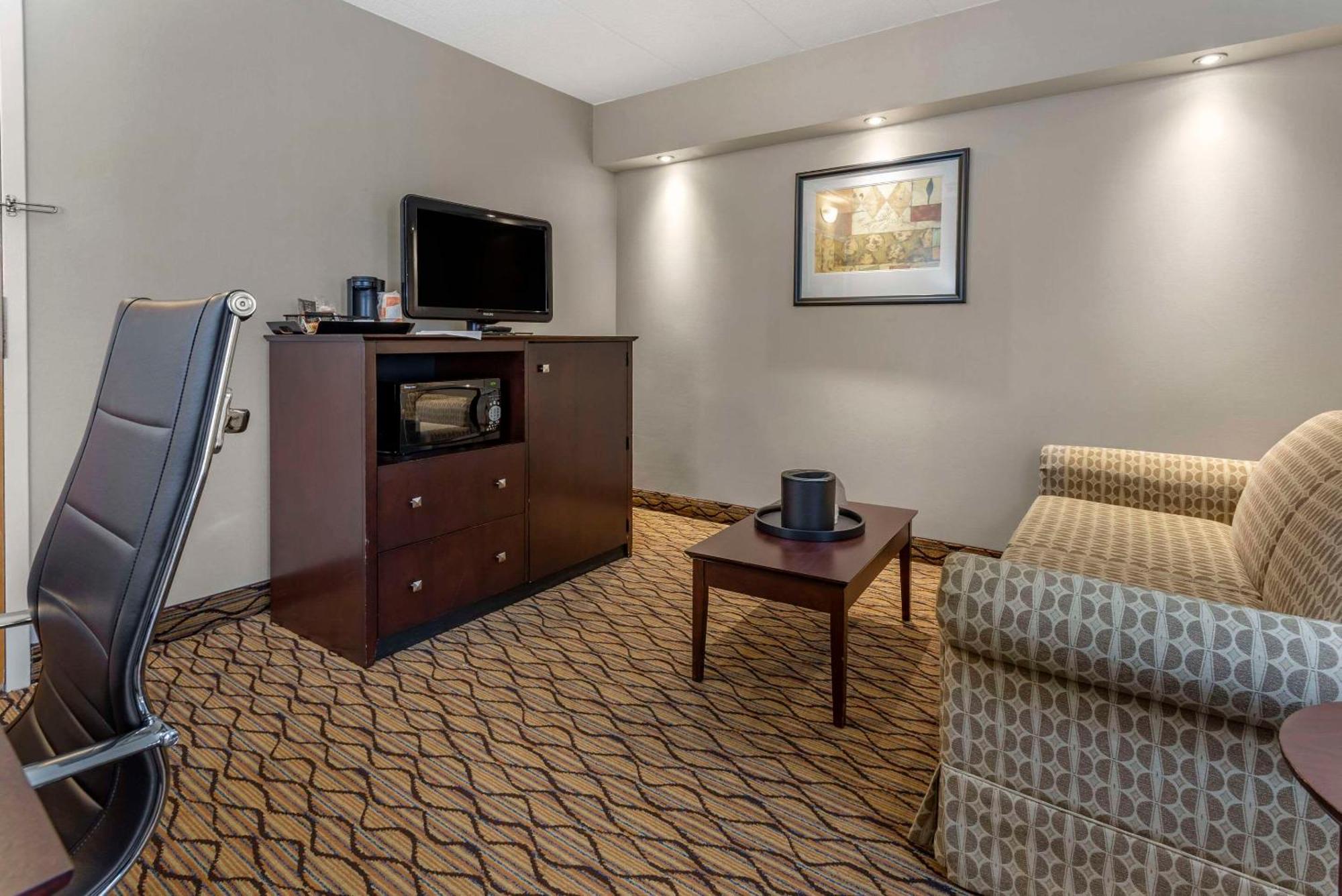 Comfort Inn & Suites Glen Mills - West Chester Exterior foto